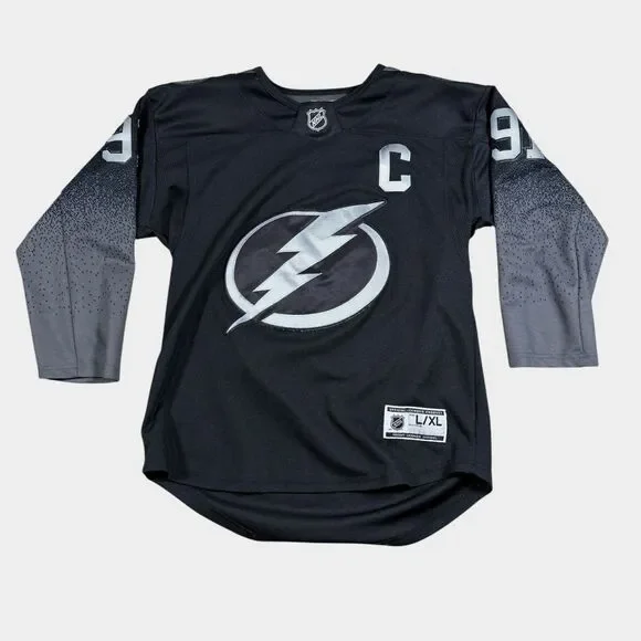 Steven Stamkos Tampa Bay Lightning Black Disrupt Jersey NHL Youth L/XL Captain C - Picture 1 of 10